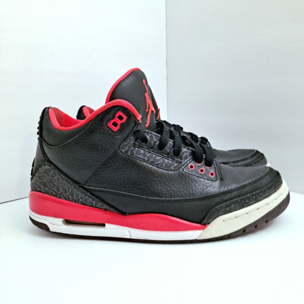 Nike Air Jordan 3 Retro Crimson  Size 9.5